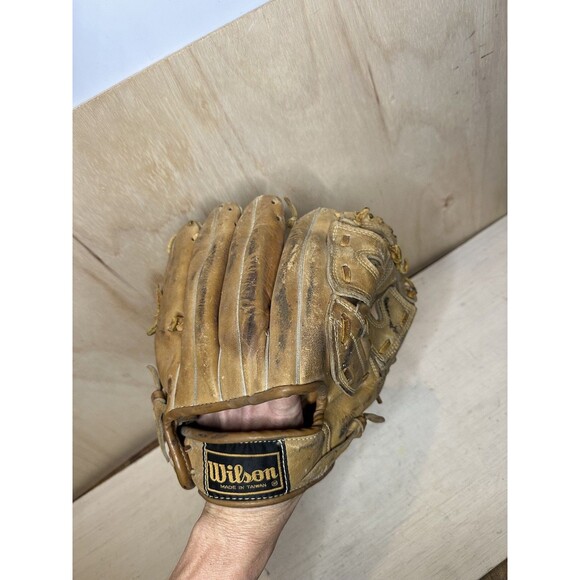 Wilson A2151 Tom Glavine Autograph Model Brown Leather Baseball Glove RHT - Picture 3 of 4